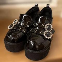 BUBBLES ブラックエナメルローファー