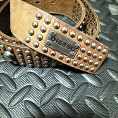 DIESEL スタッズ付きブラウンレザーベルト 100