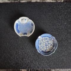 【美品 希少】ふくら雀 染付 豆皿 2枚セット 印判 小皿 骨董 アンティーク 美品 希少】ふくら雀 染付 豆皿 2枚セット 印判 小皿 骨董