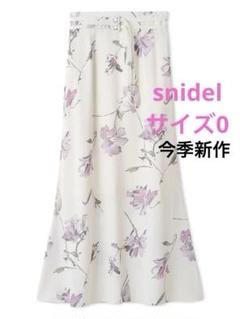 SNIDEL ダブルベルトプリントスカートのサムネイル
