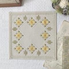 SWC 236北欧ヴィンテージ　お花刺繍が可愛いスクエアクロス