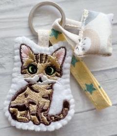 ハンドメイド　刺繍　ワッペン　ブローチ　ストラップ　ミニバッグキーホルダー付き ハンドメイド 刺繍 シュナウザー ストラップ ミニバッグ