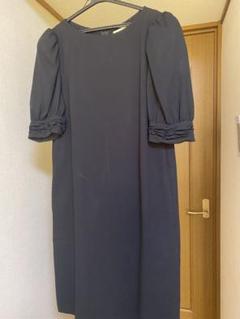 パフスリーブ膝丈ブラックワンピース