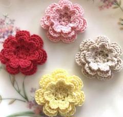 ハンドメイド☆立体薔薇モチーフ3段ふんわりぷっくらバラ☆レース編みかぎ編みお花