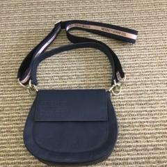 TED BAKER リボン付き パテントレザー ショルダーバッグ TED BAKER リボン付き パテントレザー ショルダーバッグ