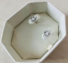 スワロフスキー　Swarovski Stilla スタッドピアス　ラウンドカット