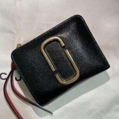 MARC JACOBS 折財布 2790 - メルカリ MARC JACOBS 折財布 2790 - メルカリ