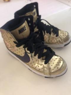 NIKE ハイカットスニーカーのサムネイル