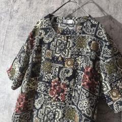 【エスニック 総柄 半袖 】黒 ペイズリー柄 ノーカラー 金ボタン 薄手
