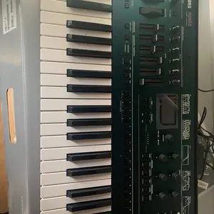KORG POLY-800 シンセサイザー　ケース付　おまけsonyアダプター付 KORG POLY-800 シンセサイザー ケース付 おまけsonyアダプター付