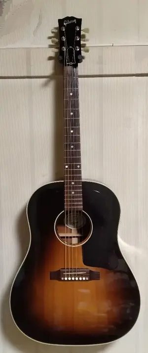 1970年代のスクエアショルダーシェイプ、ギブソンJ-45 Deluxe　HC付 1970年代のスクエアショルダーシェイプ、ギブソンJ-45 DeluxeHC付