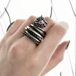 CHANEL ヘアピンセット 香水ボトルデザイン 3個セット - メルカリ