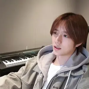 Steady アルバム 4種セット 未開封 4種セット》【韓国盤】Steady (Photobook Ver.2種/Keyring Ver