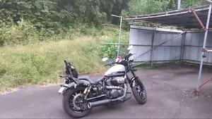 黒いバイクシート キルティングデザイン 宮城県のお客様分 Z400FX バイソン黒にE4柄ステッチを入れた