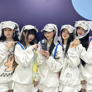 newjeans omg ハニ weverse ホログラム トレカ - メルカリ