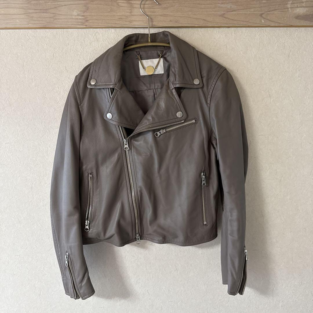 グレー レザーダブルライダースジャケット - メルカリ