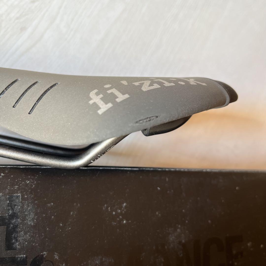fizikのサドル fi‘zi:k ANTARES R3 kiumレール