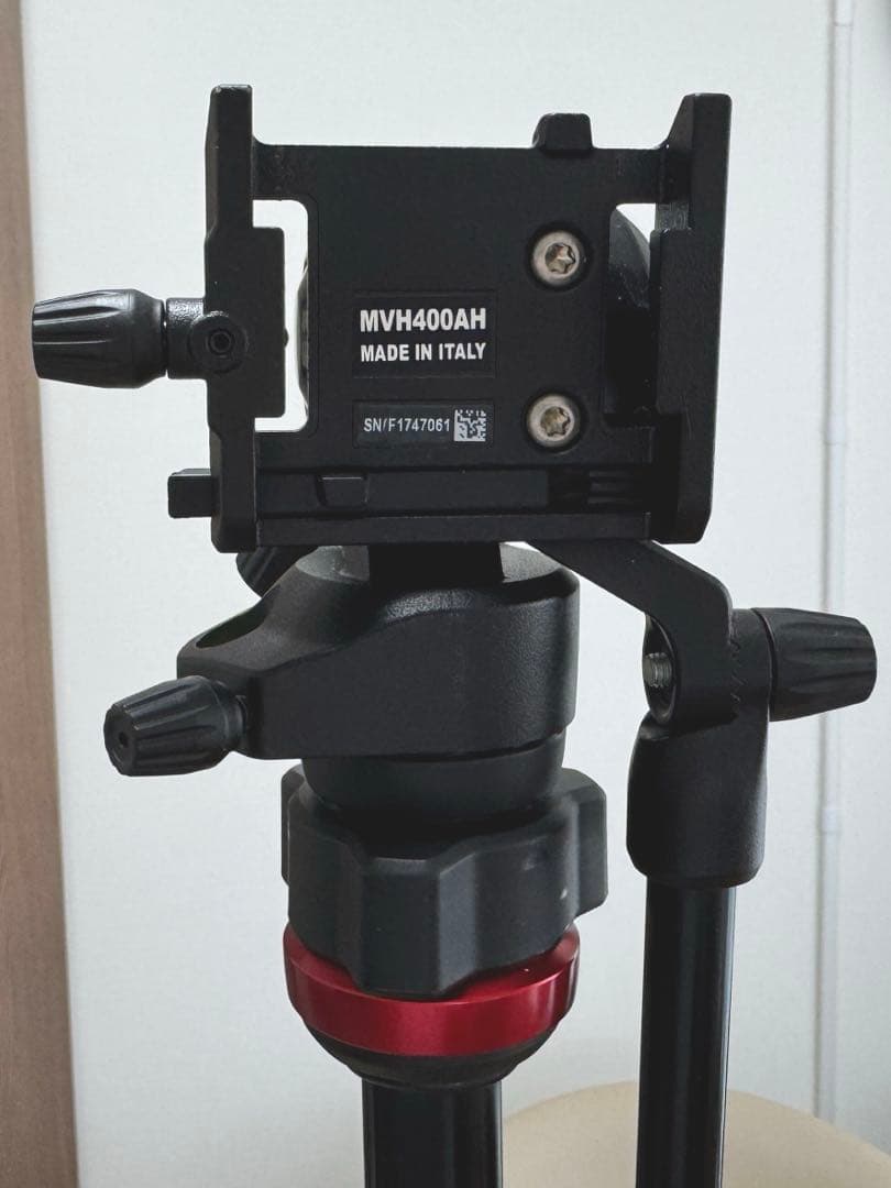 Manfrotto BeFree live ビデオ雲台付 三脚