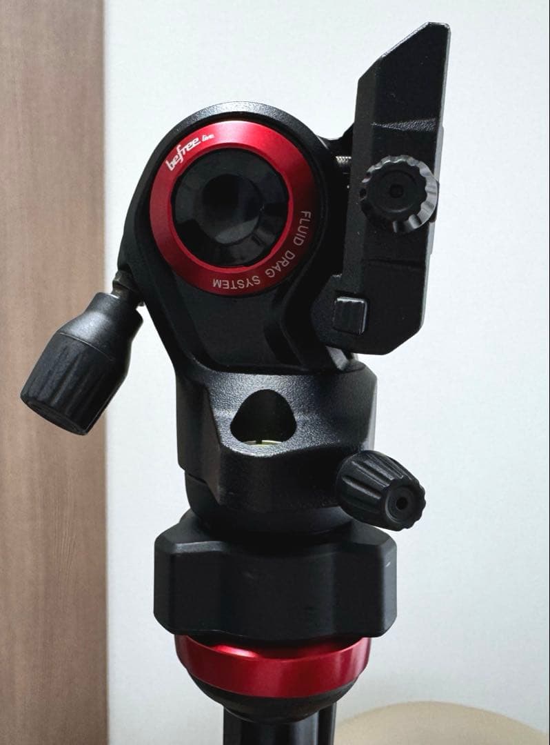 Manfrotto BeFree live ビデオ雲台付 三脚