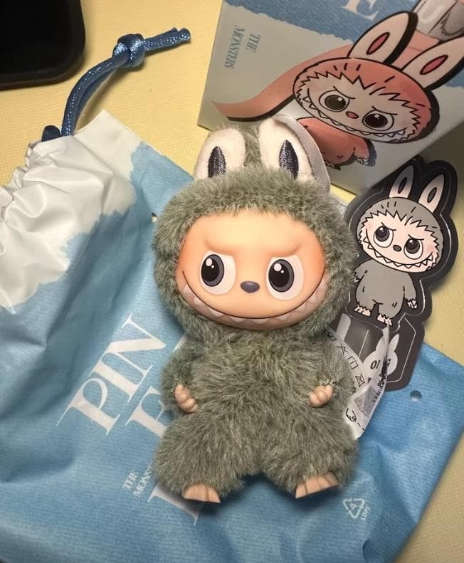 THE MONSTER PIN FOR LOVEぬいぐるみペンダントシークレット