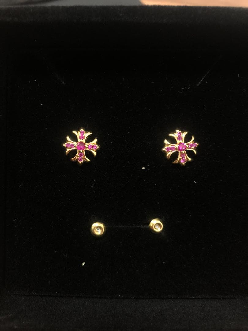 Chrome Hearts クロスモチーフピアス