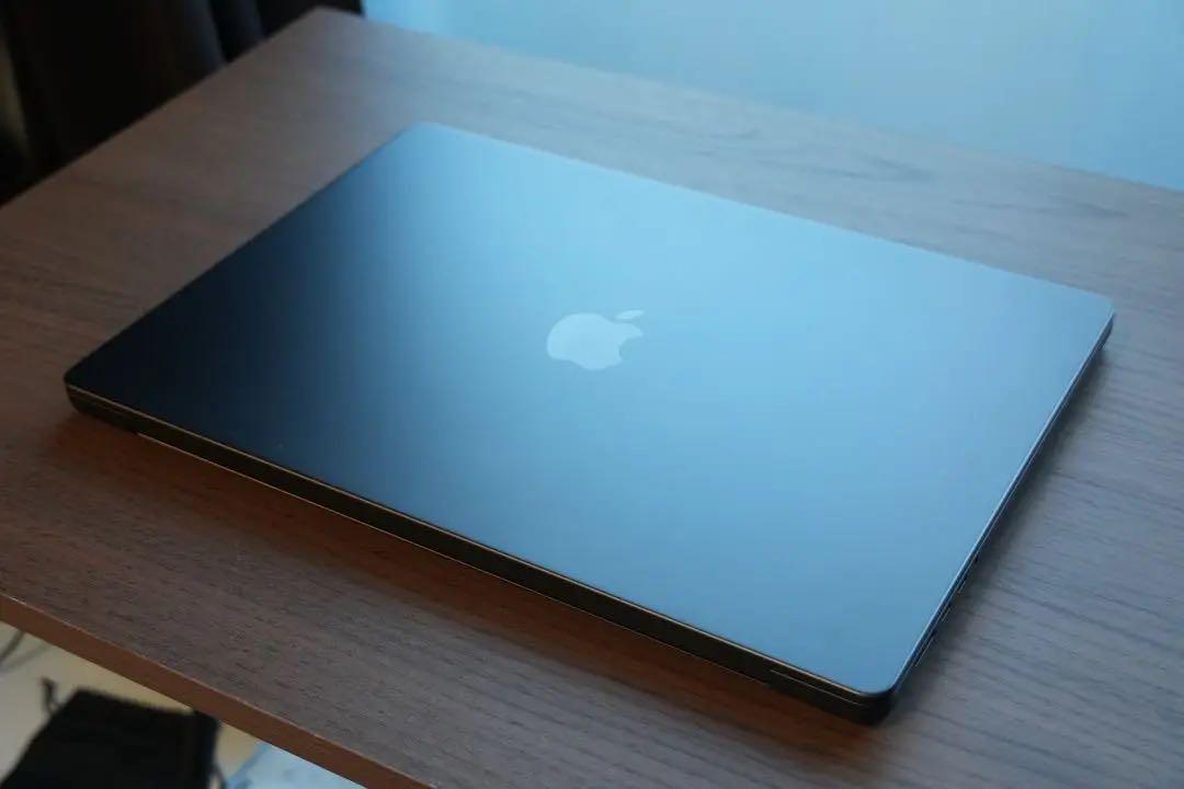 【ほぼ新品】MacBook Pro 16インチ M4 Max USキー ブラック
