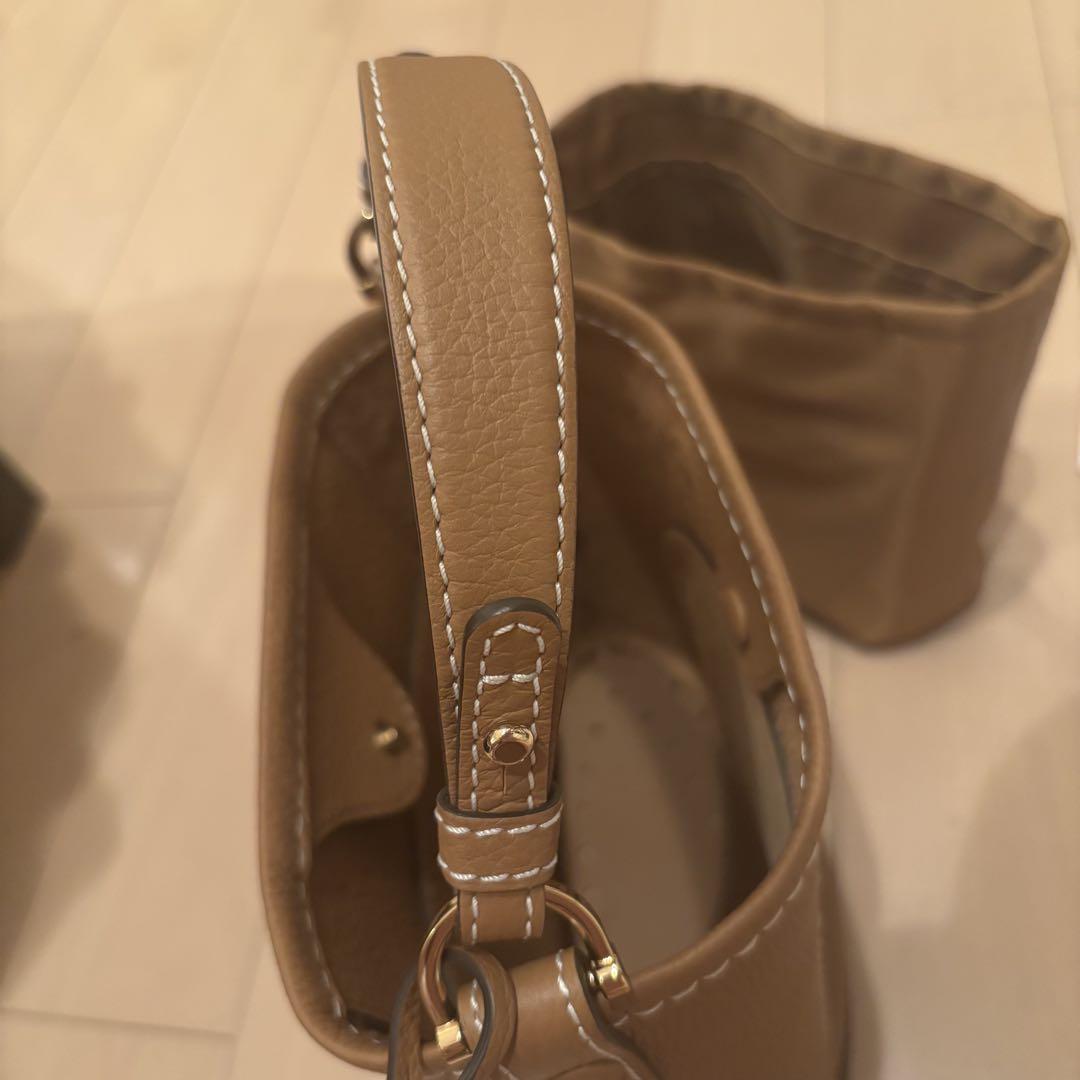 hachi様【国内購入正規品】DELVAUX Pin Mini Bucket hachi様【国内購入正規品】DELVAUX Pin Mini Bucket - メルカリ