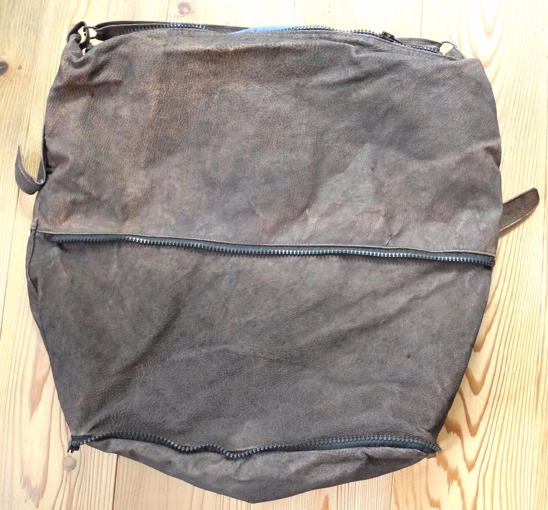 モンゴルレーザー　豚?レーザー鞄【モンゴル土産-未使用品】