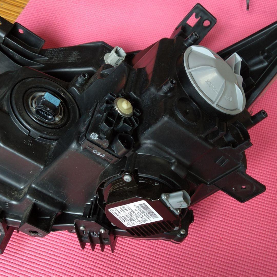 日産 エルグランド E52 HIDヘッドライト　右側 品 バラスト付き