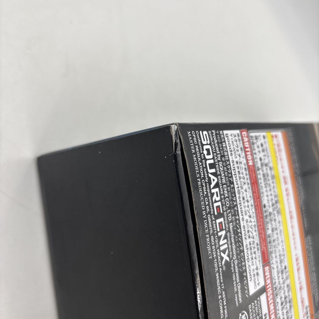 スニーキングスーツ