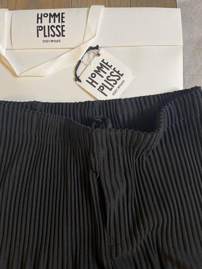 ISSEY MIYAKEオムプリッセ イッセイ9部テーパードパンツ新品 黒１ ISSEY MIYAKEオムプリッセ イッセイ9部テーパードパンツ新品 黒