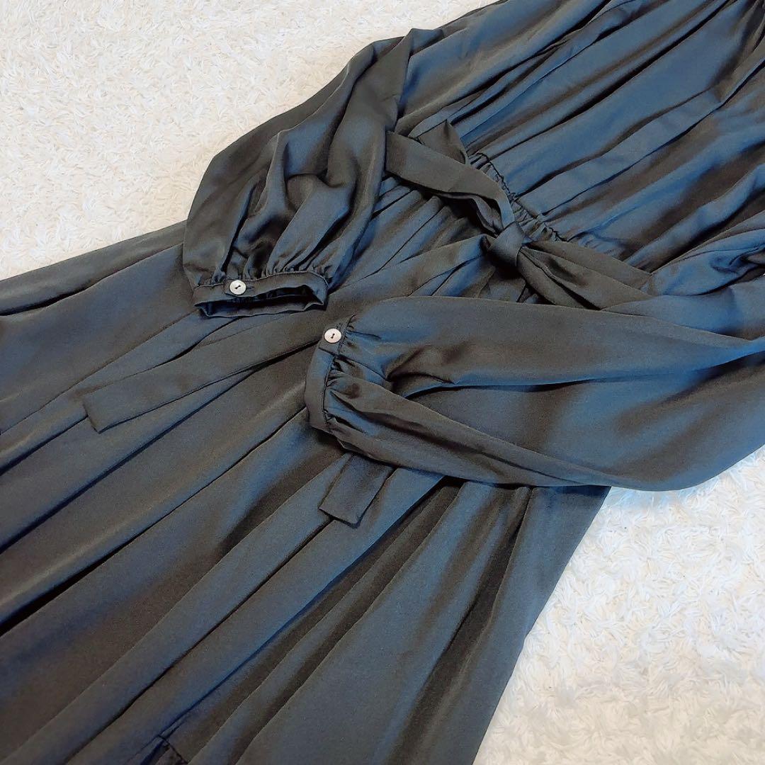 美品✨グレースコンチネンタル 24AW シルキーカフタンワンピース 38 黒 美品✨グレースコンチネンタル 24AW シルキーカフタンワンピース 38 黒