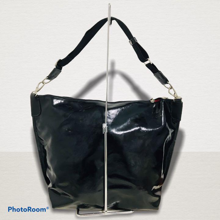 BURBERRY BLACK LABEL】大容量 エナメルショルダーバッグ 黒