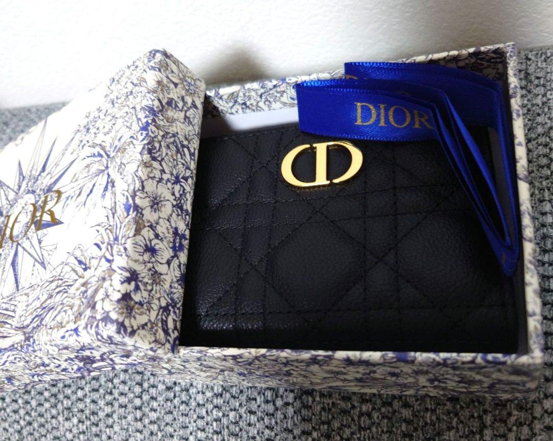 Dior ブラックレザー 二つ折り財布未使用に近い