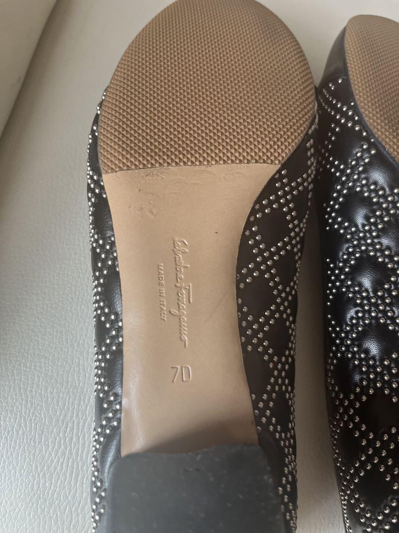 Salvatore Ferragamo スタッズパンプス　7Dサイズ Salvatore Ferragamo スタッズパンプス 7Dサイズ