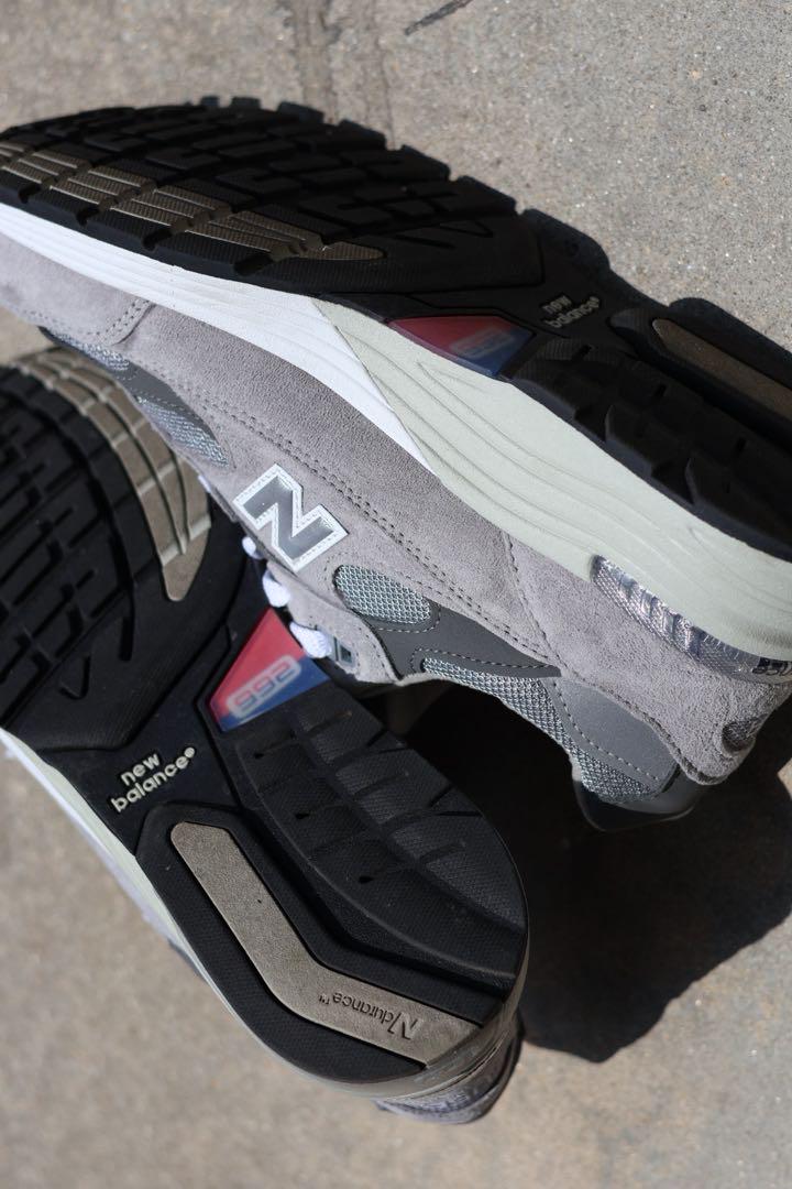 靴 New Balance 992 Grey