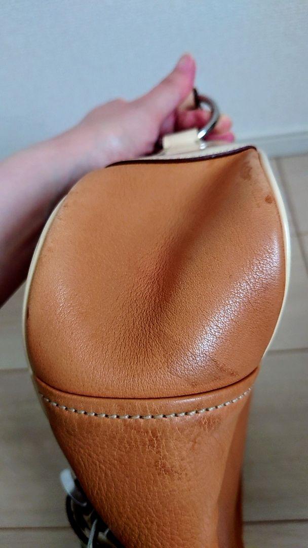 プラダ ロゴプレート レザー ショルダー バッグ