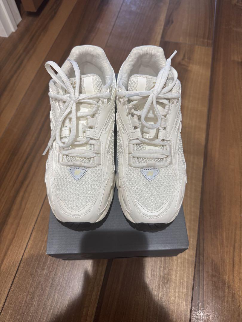 New Balance ML725CH ホワイト色
