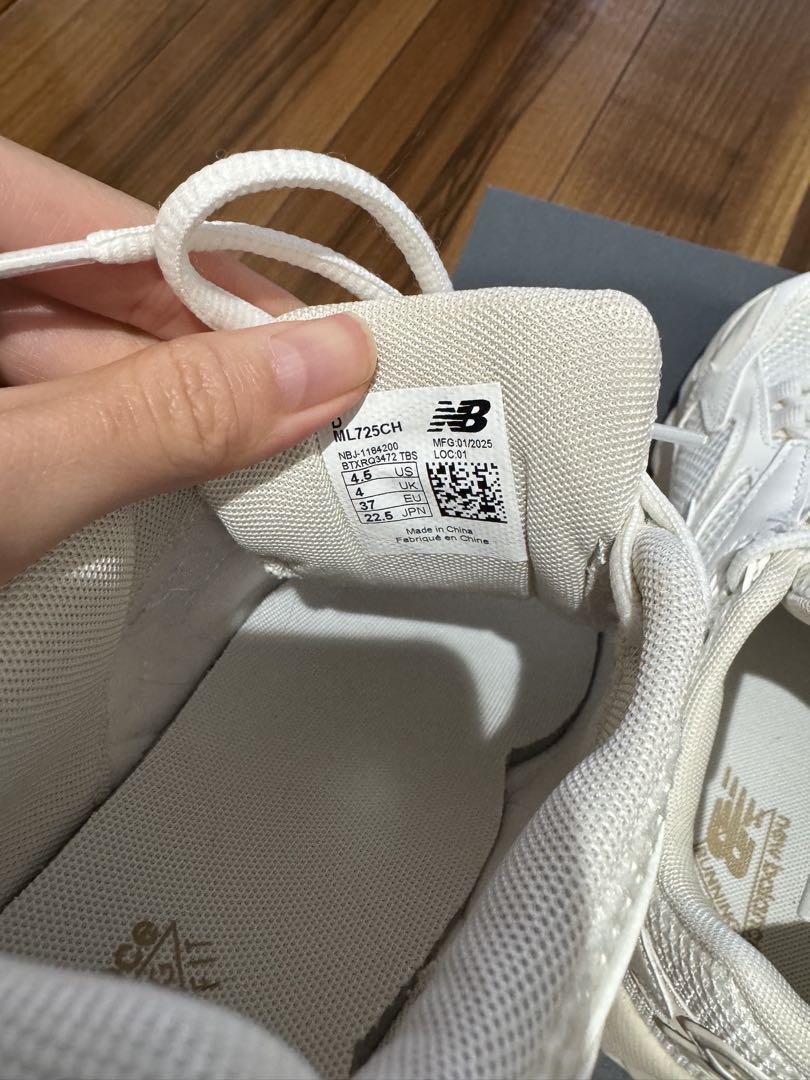 New Balance ML725CH ホワイト色