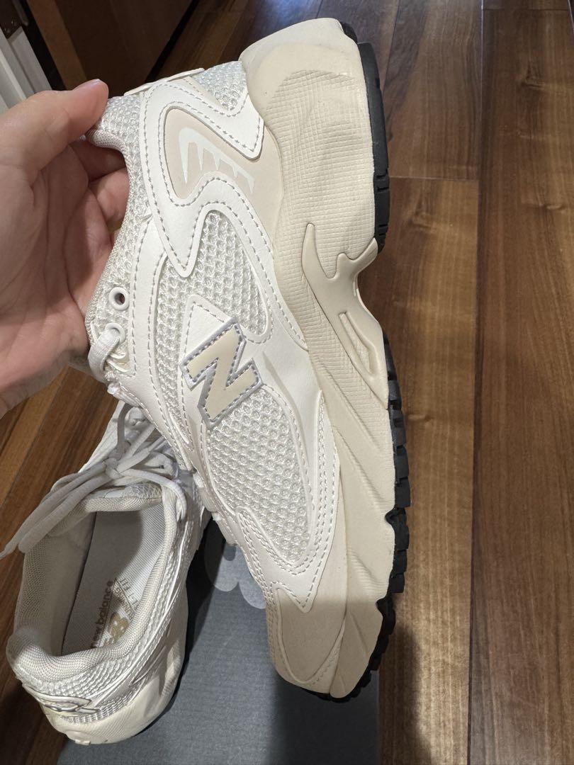 New Balance ML725CH ホワイト色