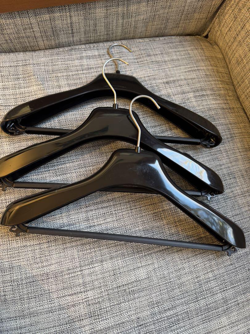 【即日発送】 SAINT LAURENT 通販 3本セット卸売 PARISのブラックハンガー 小物
