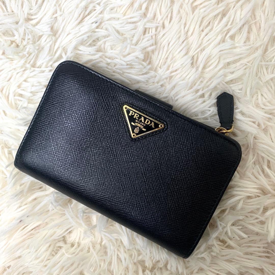 即納!最大半額!】 レザー 美品✨プラダ プラダ 二つ折り財布