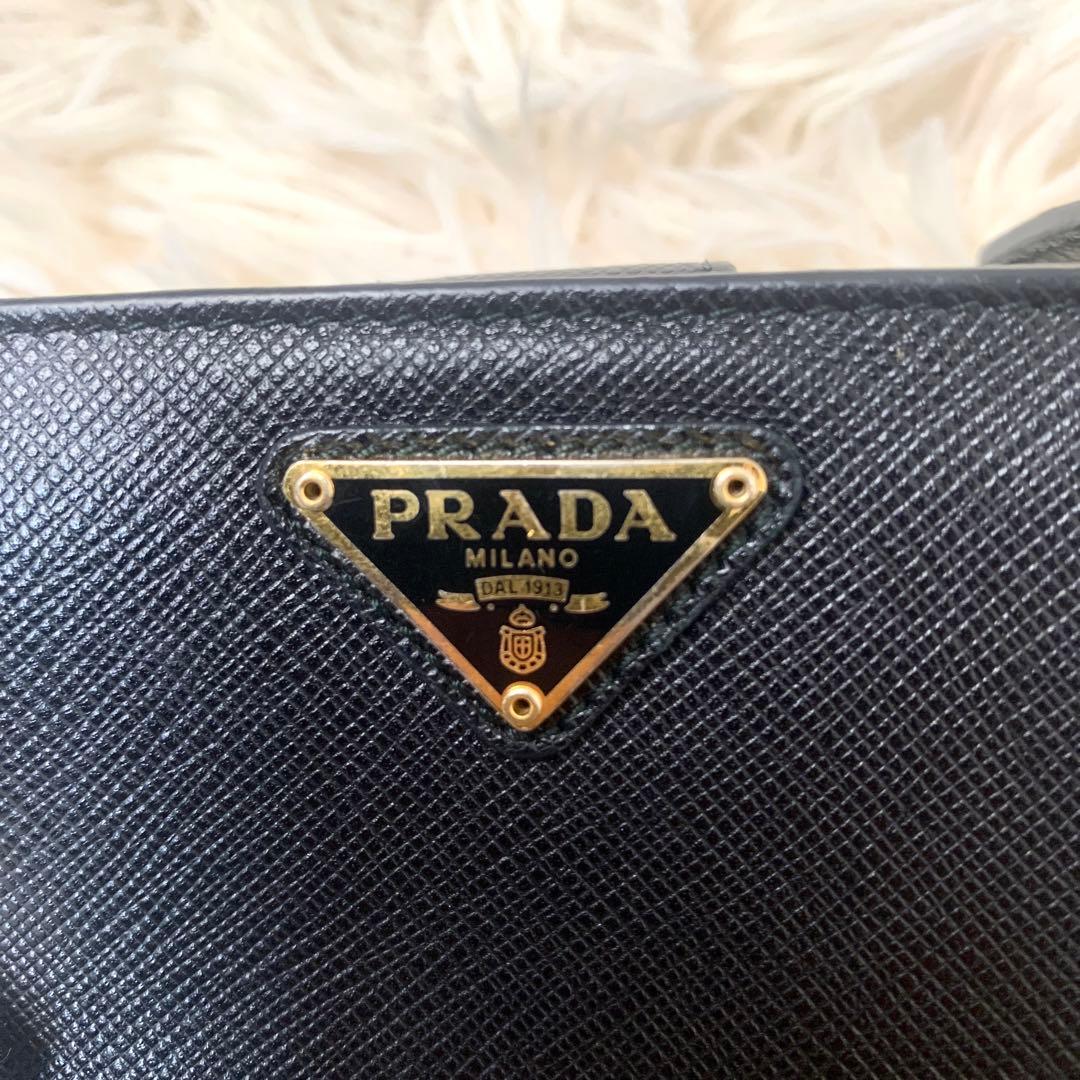 即納!最大半額!】 レザー 美品✨プラダ プラダ 二つ折り財布