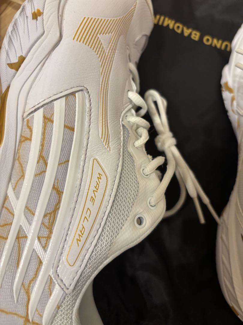 Mizuno バドミントンシューズ ホワイト/ゴールド　WAVECLAW Pro
