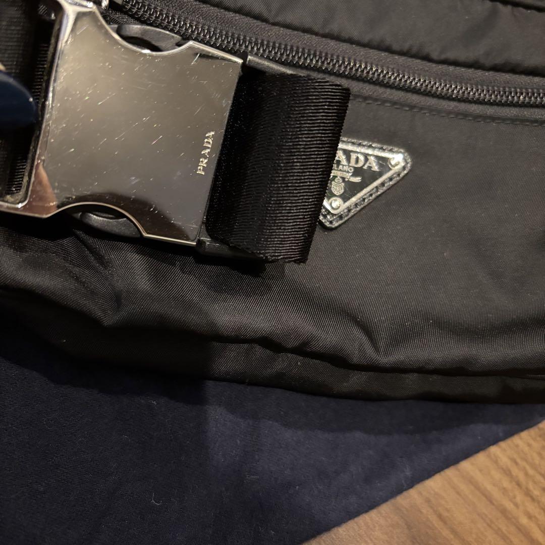 PRADA ブラック ボディバッグ PR5638AM003099_2_l.jpg