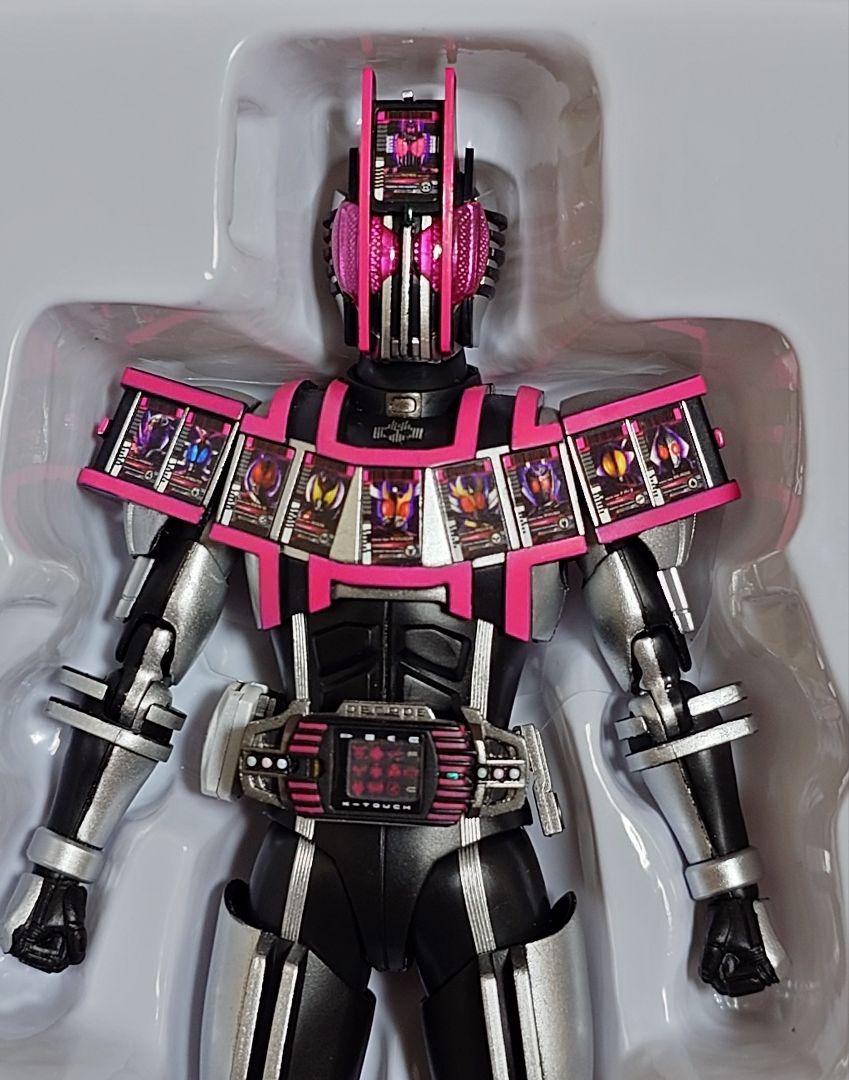 S.H.フィギュアーツ 真骨彫製法　仮面ライダーディケイド　コンプリートフォーム