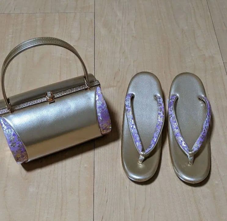 和装用バッグと草履セット 薄紫色 花柄 ゴールド 振袖 成人式目立った傷や汚れなし