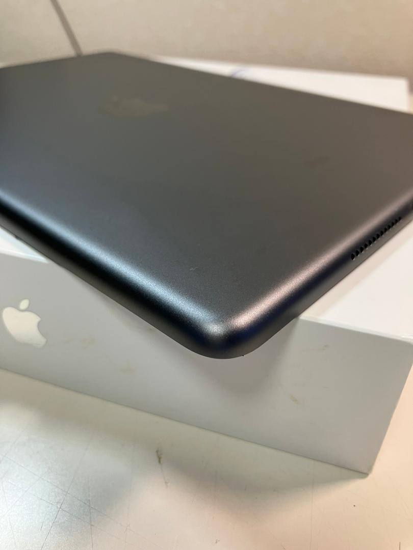 iPad 第7世代　32GB グレー　Wi-Fiモデル　中古品