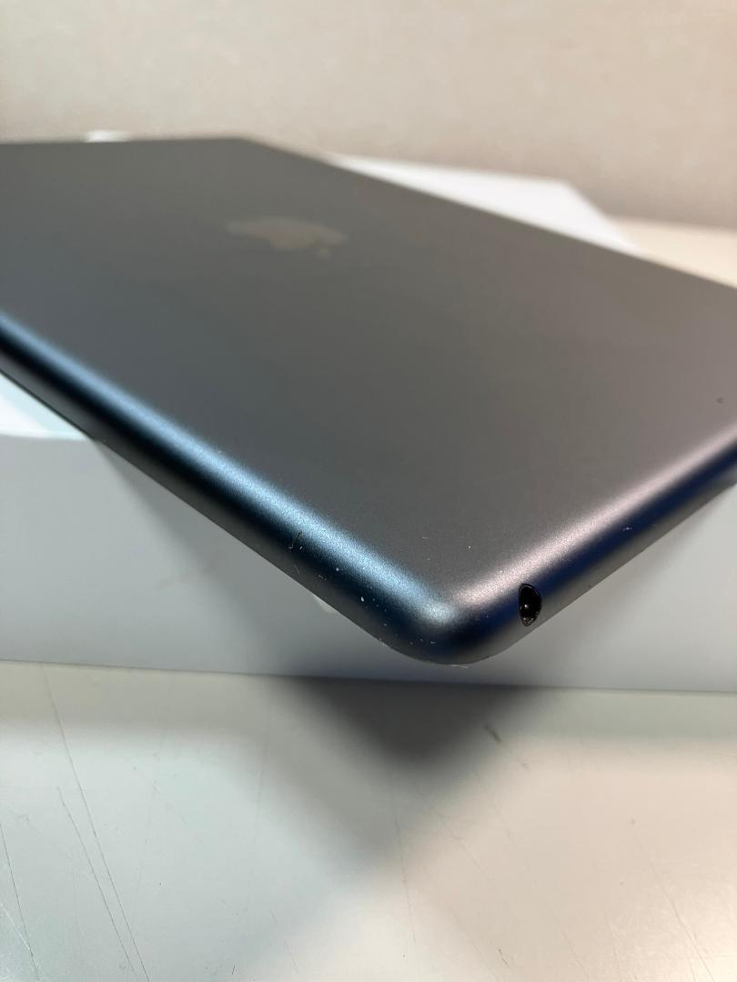 iPad 第7世代　32GB グレー　Wi-Fiモデル　中古品