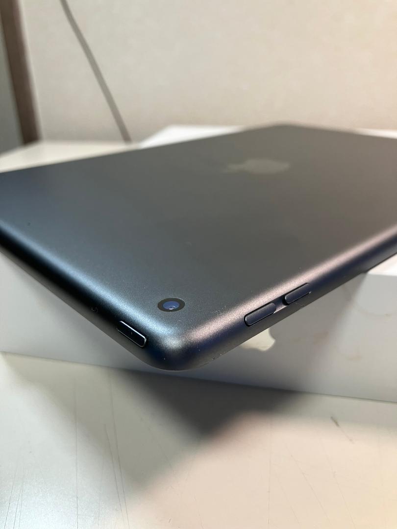 iPad 第7世代　32GB グレー　Wi-Fiモデル　中古品